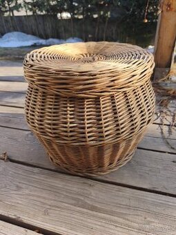 Proutěný koš