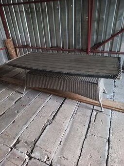 Zahradní, venkovní stůl