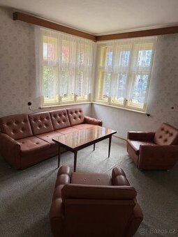 Gauč, křesla, stůl a komoda na tv