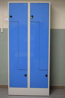 šatní skříňka kovová se 4 boxy, 13x