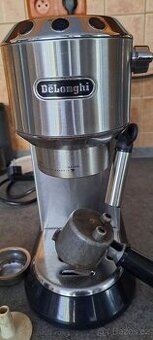 Prodám stříbrný pákový kávovar  De'Longhi Dedica EC 685.W
