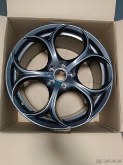 Alfa Romeo Giulia Veloce - NOVÁ SADA KOL, ORG,5x110 r19