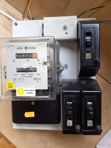 Měřič s jističema