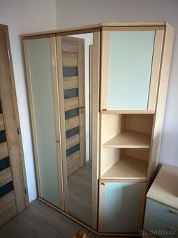 Skříně a noční stolky do ložnice / dětského pokoje