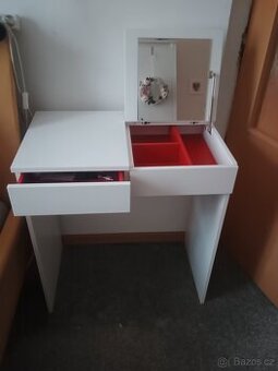 Ikea kosmetický stolek EKTORP