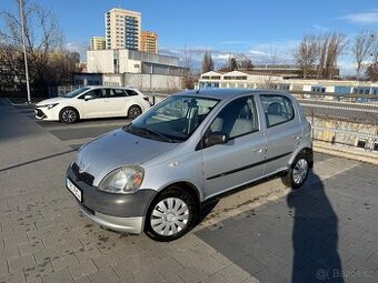 TOYOTA YARIS 1,0 VVT-i 50kW  - Nové STK - Pravidelný Servis