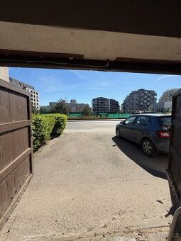 SAMOSTANÁ GARÁŽ HAGIBOR PRAHA 10 ŽELIVSKÉHO - 1