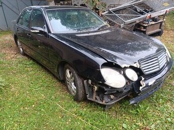 W211 poptavam dily Mercedes /nebo prodam jako celek já