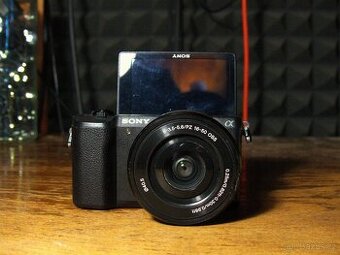 Sony Alpha a5100 + KIT Objektív + 32GB SDHC + Foto Brašňa