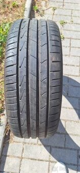 PNEU Hankook letni 215/45R18/89V