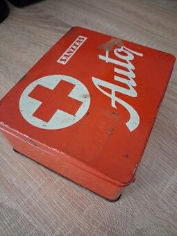 RETRO  AUTOLÉKÁRNIČKA   SANITAS   80 LÉTA