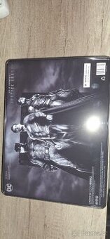 sběratelský plechový box (tin box) od Mezco Toyz