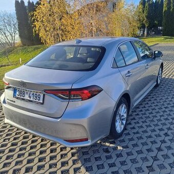 Toyota Corolla 1,5 / 92 kW, automat, v záruce