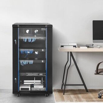 Síťový rozvaděč VEVOR 22U – serverová skříň 19”