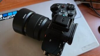 Sony A7 IV + FE 1.8 50mm + SDXC 256gb V60