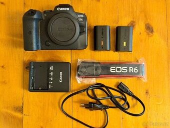 Canon EOS R6 - jako nový (nafoceno jen 3 900 snímků)