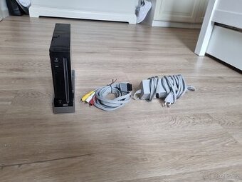 Konzole Nintendo Wii s kabely