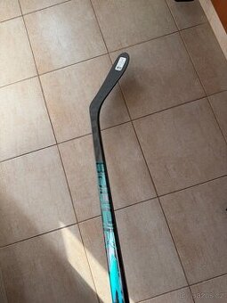 Hokejka Bauer Supreme FUSE, pravá, P28 a P92, flex 77