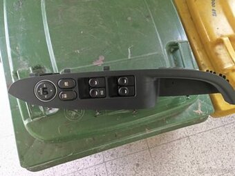 Hyundai I30 ovládač el. panel dveří