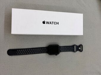 Apple Watch SE 44mm GPS – Baterie 100%, s krabičkou