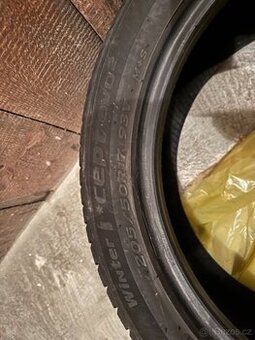 Prodám zimní pneumatiky Hankook Winter icept Evo2 W320 205/