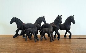 Schleich koně - skupina Fríských koní