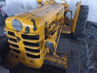 Traktor Volvo veteran ne Zetor.