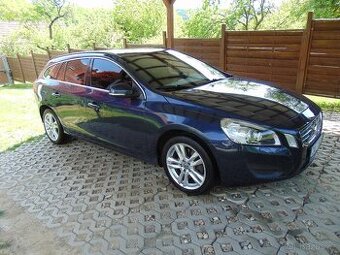 Volvo V60 D5 158kW, koupeno v ČR, po servisu a STK