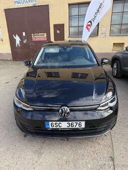 Prodám VW Golf 8 v záruce jeste rok