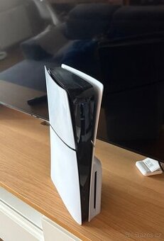 PS5 s mechanikou - zánovní + hra KDC2