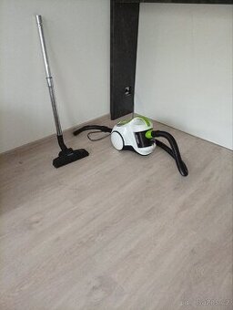 Bezsačkový vysavač concept