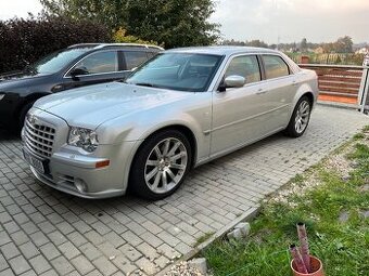 Chrysler 300c SRT8.   6.1V8 320kw