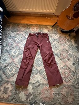 Norrøna a Arc’teryx kalhoty ski