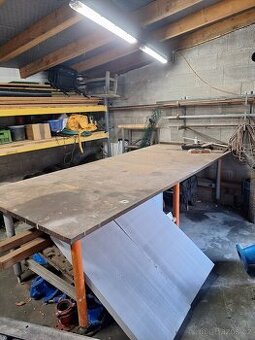 Prodám dílenský stůl s deskou 3600x1500x40mm