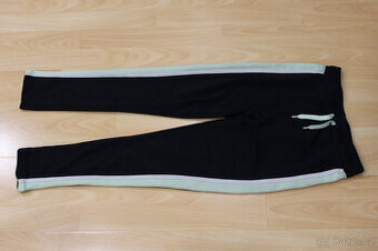 Dívčí černé legíny, vel. 158