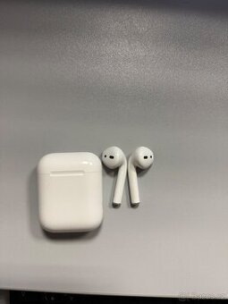 Apple AirPods 2019