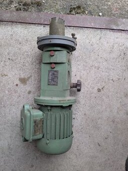 Elektromotor s převodovkou