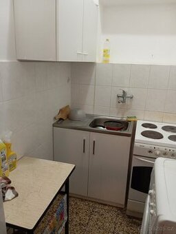 Samostatný jednolužkový pokoj s uzamykatel vchodem na fabku