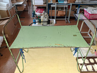 Odkládaccí stolky k šicímu stroji