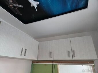 Nástěnná Rohová skříň