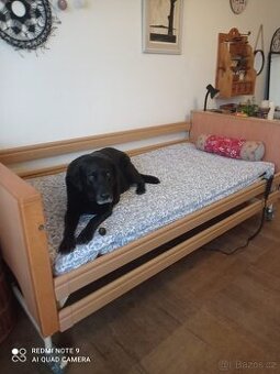 Polohovací postel BRNO