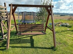 Dřevěná houpačka