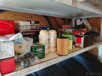 Bedna nových náhradních dílů