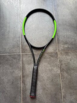 Tenisová raketa značky Wilson Blade