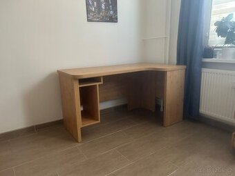 Psací stůl masivní