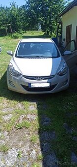 Hyundai Elantra 1,6 benzín