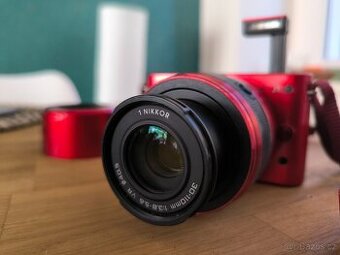 Nikon 1 J1 – kompletní set se dvěma objektivy + přísluš.