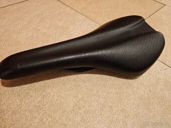 Bontrager Arvada, ocelové ližiny, šířka 138 mm