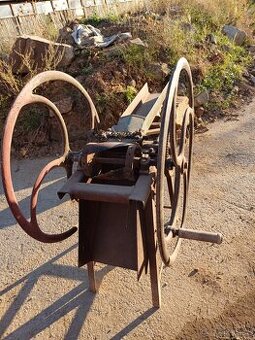 Řezačka na kopřivy, trávu a pod.