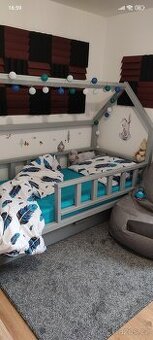 Dětská domečková postel